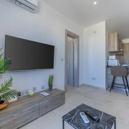 Floor Penthouse With Views - By Solea San Ġwann