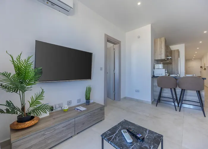 Floor Penthouse With Views - By Solea San Ġwann